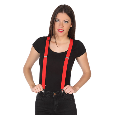 Mujer usando tirantes rojos para adulto, elásticos y ajustables para mayor comodidad y estilo.