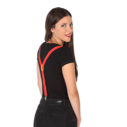 Mujer usando tirantes rojos para adulto, elásticos y ajustables para mayor comodidad y estilo.