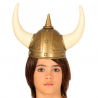 Casco Vikingo Infantil de PVC en color dorado con cuernos blancos, ideal para disfraces de temática nórdica.