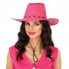 Sombrero vaquero en color fucsia simil-piel con detalles en negro, ideal para disfraces del oeste y fiestas temáticas.