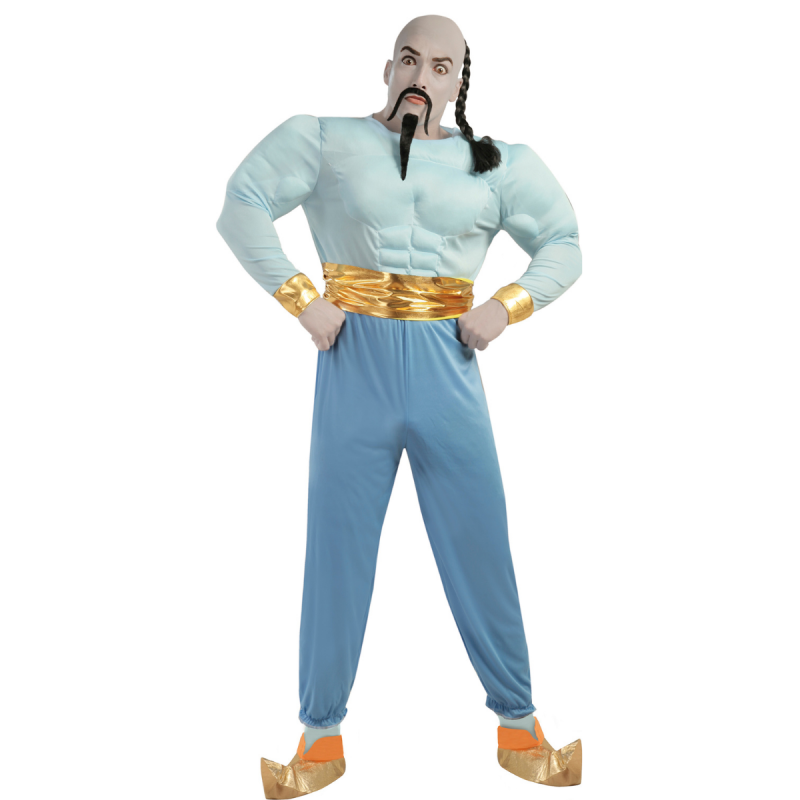 Hombre con Disfraz de Genio de la Lámpara, luciendo un mono musculoso azul con cinturón dorado y zapatos en punta.