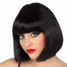 Peluca corta morena con flequillo recto, ideal para disfraces de cabaret, cine y eventos temáticos.